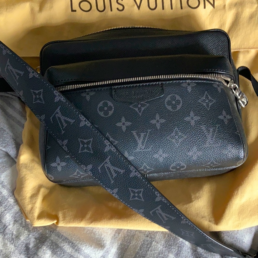 Louis Vuitton outdoor messenger